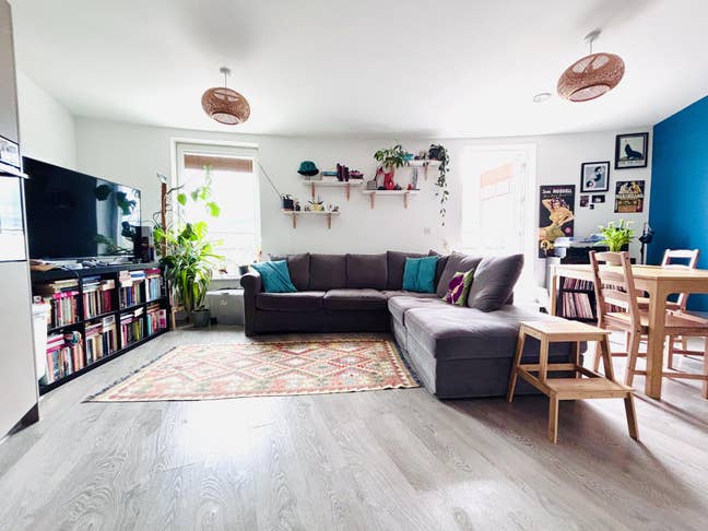 Spacious en suite room in a top-floor 3-bed flat  Main Photo