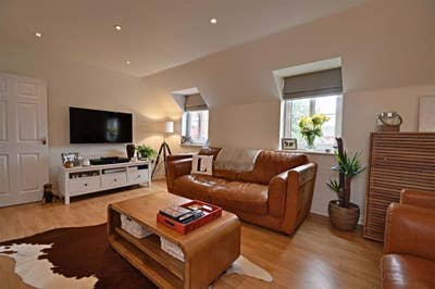 Looking for someone to house share Main Photo