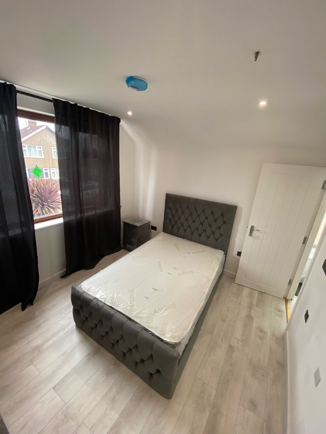 Rooms Available  Main Photo
