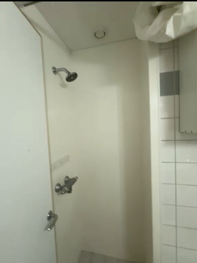 Affordable Rooms in leeds LS16 8HL -  "Bills inc" Main Photo