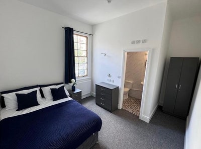 Luxury En-suite Room Prime Wolverhampton Location  Main Photo