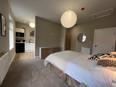 Brand new, luxury studio en suites.  Main Photo