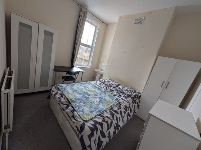 Bills Included-Near Mile End Station/Victoria Park Main Photo