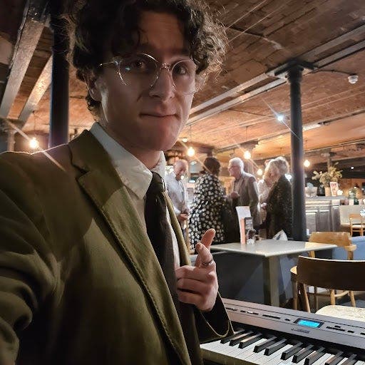 Room wanted for July and August  Main Photo