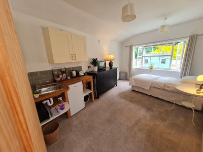 Short term - Double Ensuite with kitchenette  Main Photo