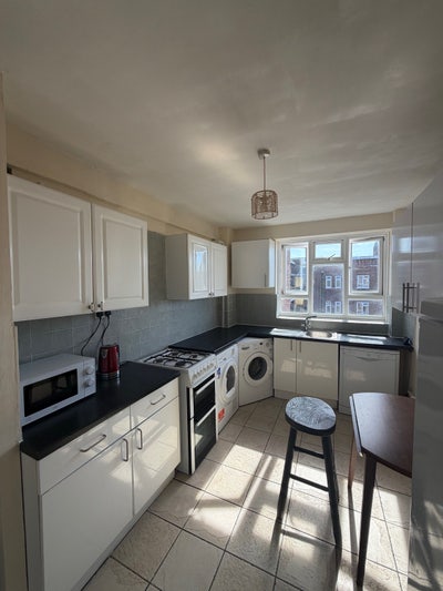 Rooms Available close to Kingston university. Main Photo