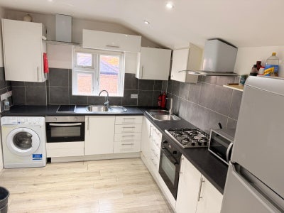 Single Room to Share with 3 More People Kilburn Main Photo