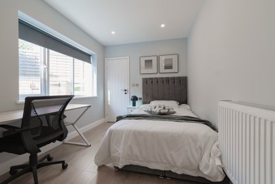 En-suite Double Room Available Near Town Centre Main Photo