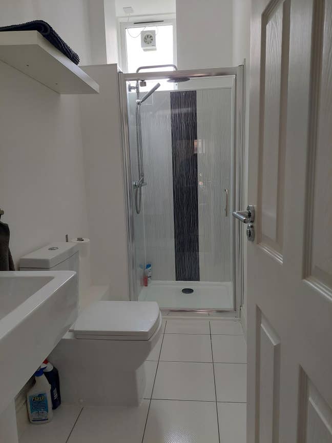 Bright West End Room – Great Location, Move-in May Main Photo