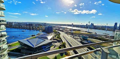 Stunning Double Room - River View of Royal Docks! Main Photo