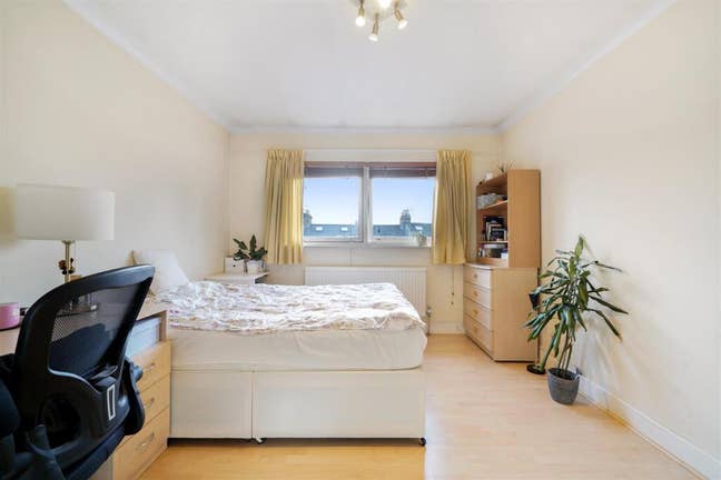 Spacious Double Bedroom available in Fulham Main Photo