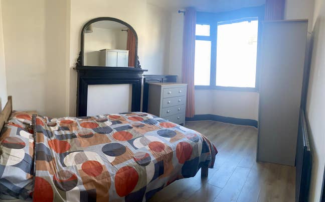 Spacious Double Room in Central House Share Main Photo