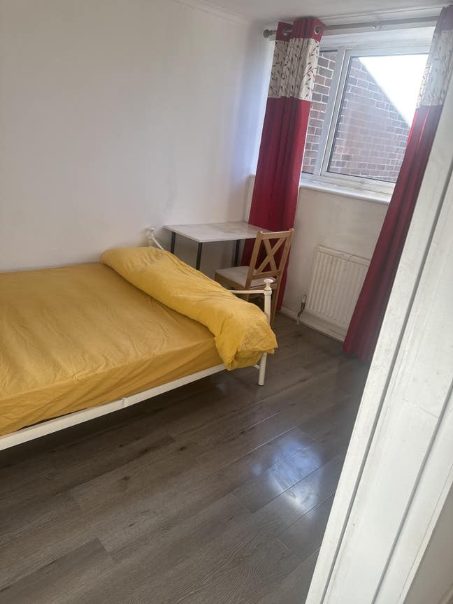 Lodger Required Main Photo