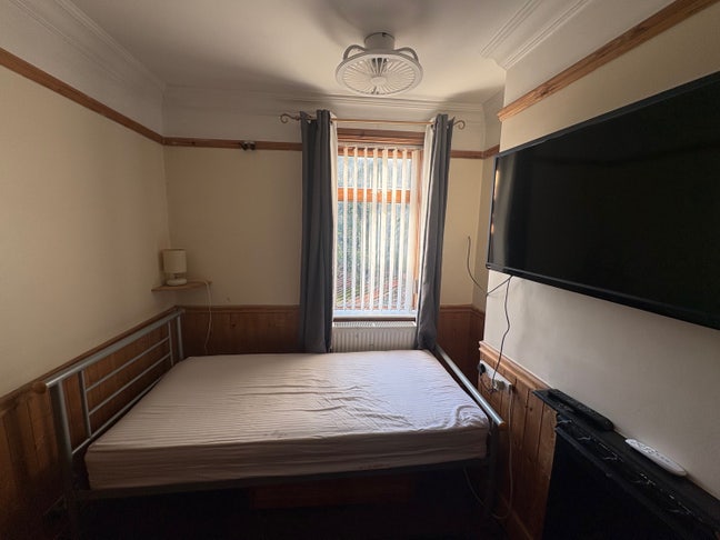 Single Room Available in a Shared House Main Photo