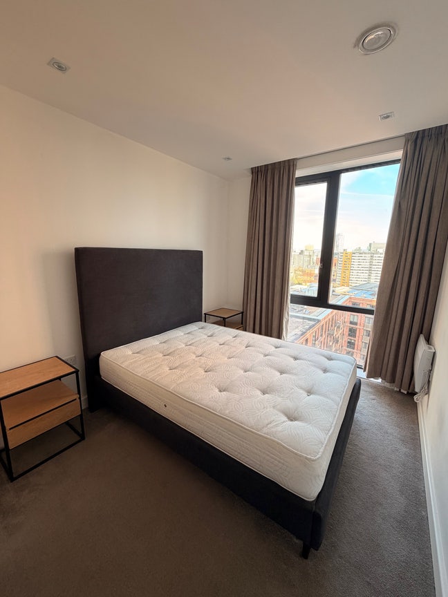 Double Bedroom (en-suite) URGENT! Main Photo