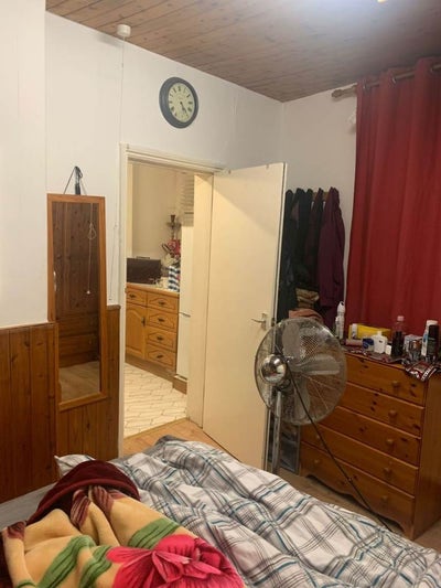 2-bed flat available with bills in KT3 Main Photo