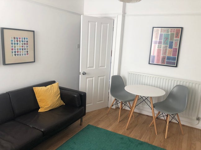 Great 3 bed house just off High Street Main Photo