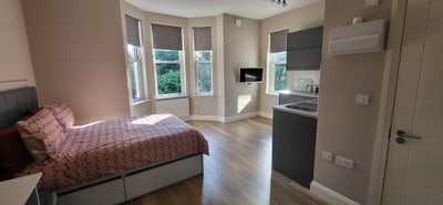 Modern Serviced Studio Available Early May Main Photo