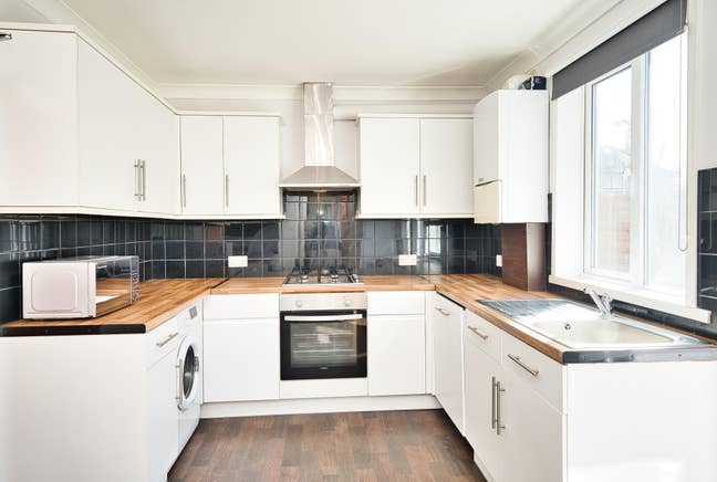 Spacious 4-Bedroom Semi-Detached Home in Stratford Main Photo