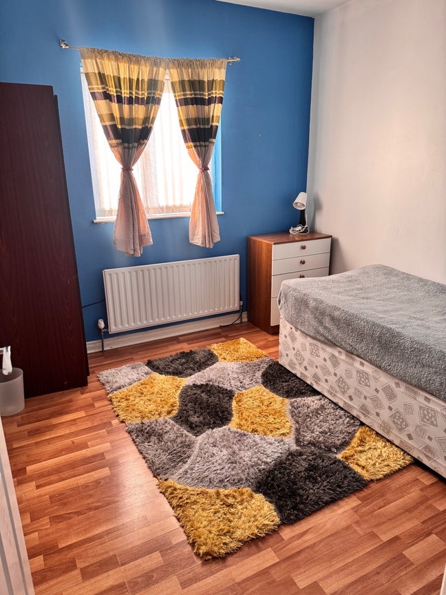 1 Room Available in BT13 Main Photo