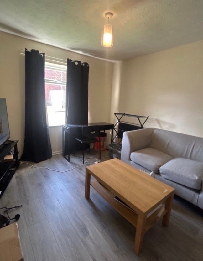 Room to Rent &pound;80pw, LS7 Close to city 5 min walk Main Photo