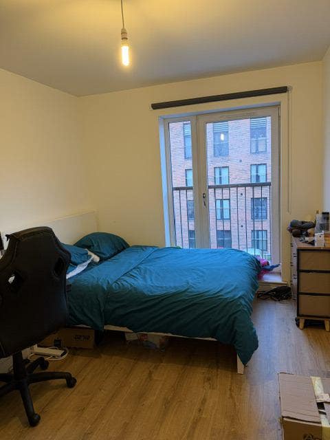 Bright double room just outside the city center Main Photo