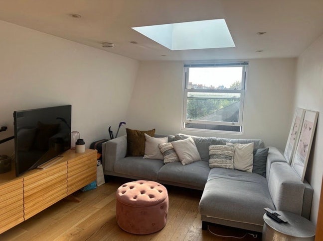 Ensuite room for rent in girls flat!  Main Photo