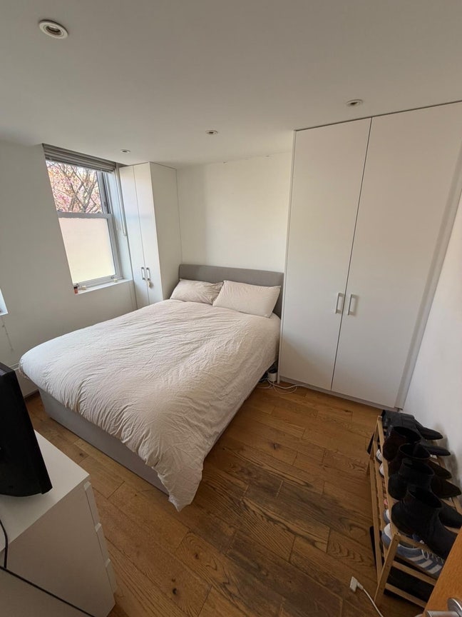 Ensuite room for rent in girls flat!  Main Photo