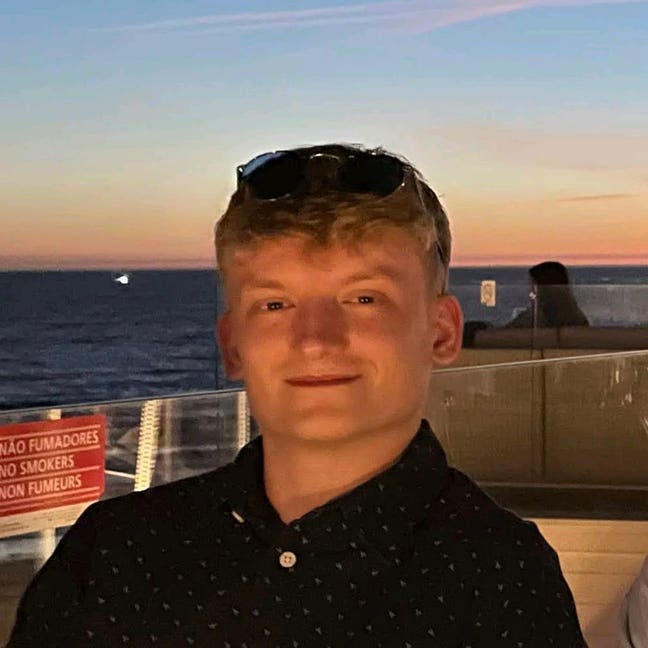 I am looking to move into a flat share with a... Main Photo