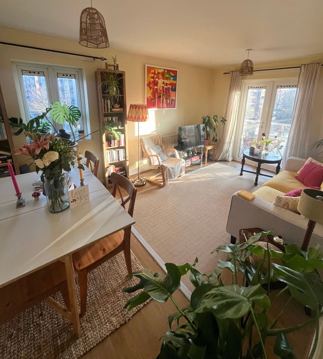 Bright Hoxton Flat from May-Aug Main Photo