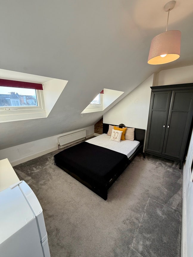 * Great Double Room Next to the Station Main Photo