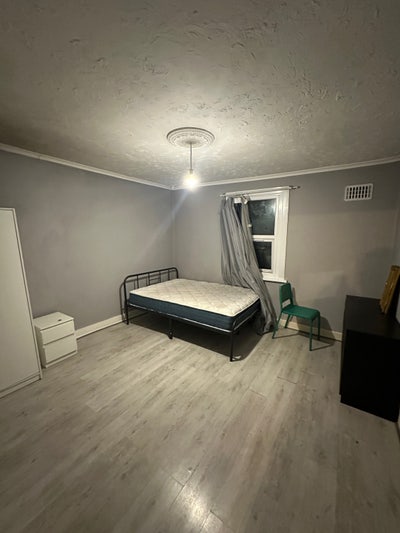 Large double furnished room - all bills included  Main Photo