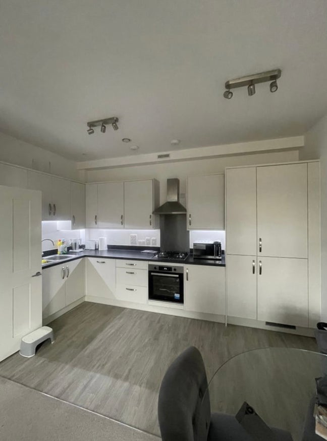 Double Room near Southgate stn long term bills inc Main Photo