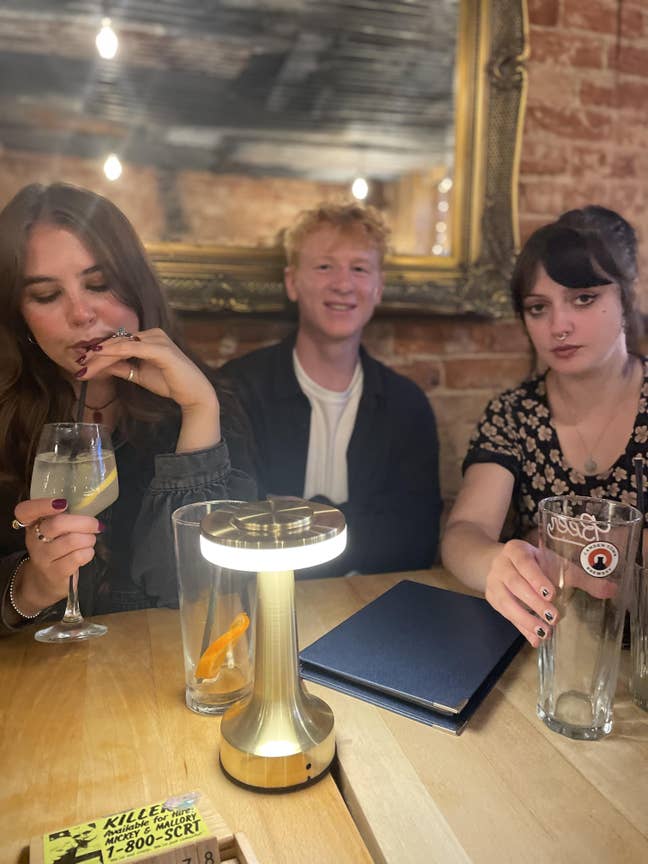 Looking for a room Main Photo