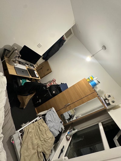 Affordable Room by Edmonton Green Shopping Centre Main Photo