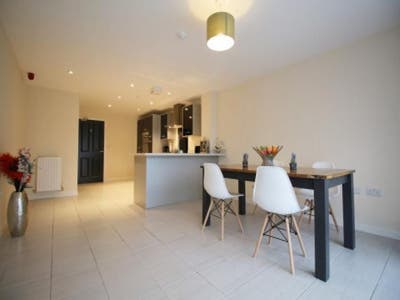 Stylish Double Room - City Centre - Modern Kitchen Main Photo