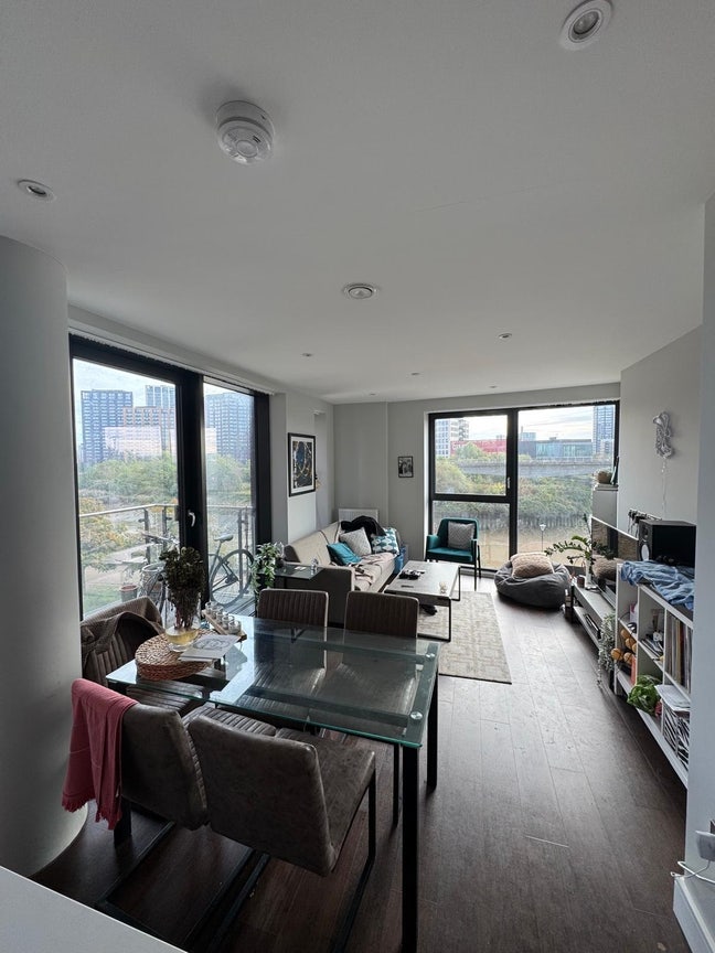 Double room in our gorgeous flat for 7 weeks (ish) Main Photo