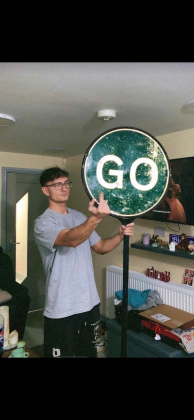 Looking for a room in June (latest July) Main Photo