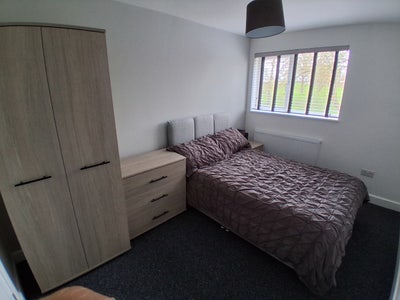 🌟 Newly Refurbished En-Suite Rooms in 5-Bed share Main Photo