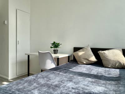 Whitechapel 2 Double Rooms available! Main Photo