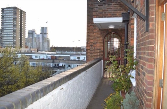 Double room in a nice flat  Main Photo