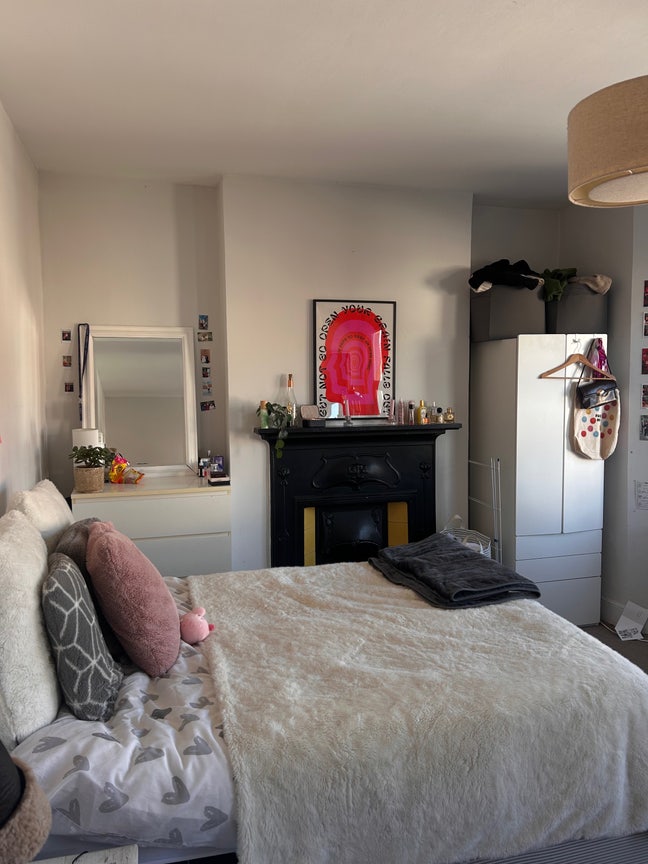 Huge bright room in Southfields / Earlsfield  Main Photo