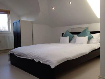 2 Double rooms in 5-Bed Professional House share Main Photo