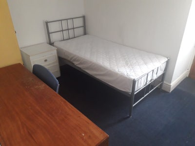 Room in quiet house close to the seafront Main Photo