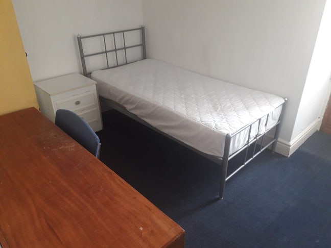 Room in quiet house close to the seafront Main Photo