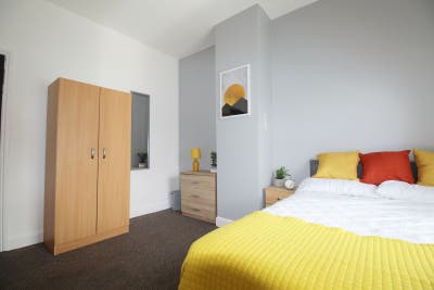 Stunning Double Room - &pound;50 off on 1St Month Rent ! Main Photo