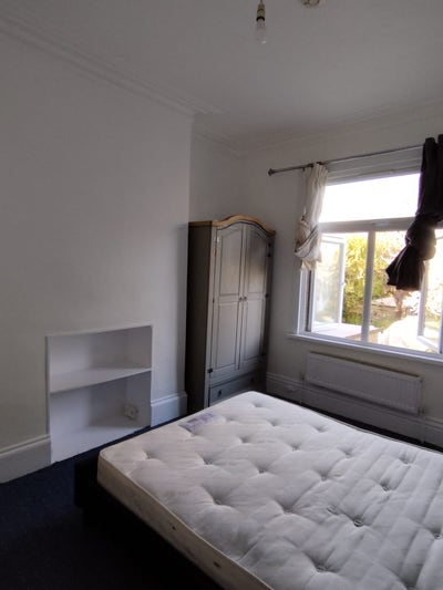 Large Double Room All Bills Included  Main Photo