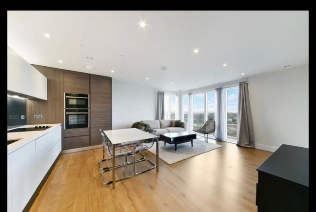 Large double room available Main Photo