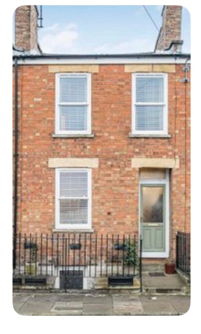 Quiet room close to town centre and Pittville Park Main Photo