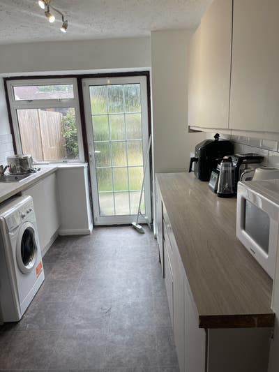 Spacious Room in a Shared House, SS14 Main Photo